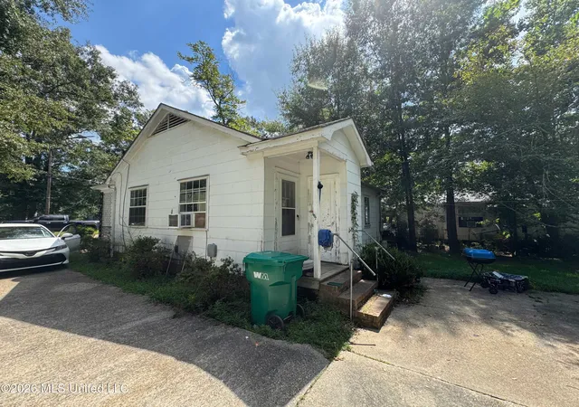 Photo 3 of Single family home for sale at 803 Robertson St, Brookhaven, MS 39601 | MLS# 4162612 | Listing updated on 2026-09-16