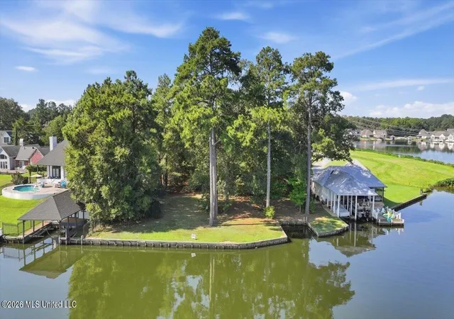 Photo 1 of Sale Pending at 164 Lake Ridge Dr, Madison, MS 39110 | MLS# 4162633 | Listing updated on 2026-10-21