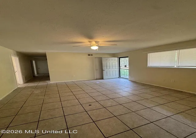 Photo 2 of Single family home for sale at 318 Queen Marie Ln, Jackson, MS 39209 | MLS# 4162652 | Listing updated on 2026-10-12