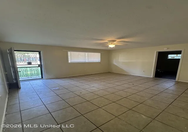 Photo 3 of Single family home for sale at 318 Queen Marie Ln, Jackson, MS 39209 | MLS# 4162652 | Listing updated on 2026-10-12