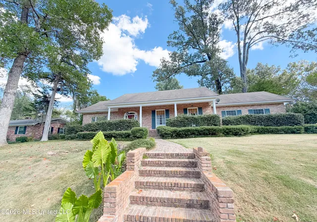Photo 1 of Single family home for sale at 21 Oakhurst Dr, Natchez, MS 39120 | MLS# 4164464 | Listing updated on 2026-10-03