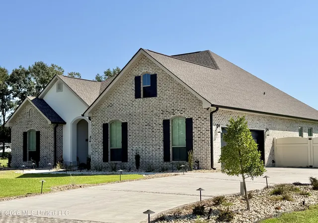 Photo 1 of Single family home for sale at 139 Jefferson Davis Pkwy, Picayune, MS 39466 | MLS# 4162568 | Listing updated on 2026-10-19