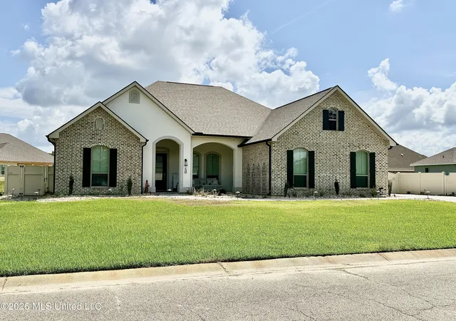 Photo 2 of Single family home for sale at 139 Jefferson Davis Pkwy, Picayune, MS 39466 | MLS# 4162568 | Listing updated on 2026-10-19