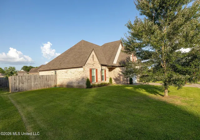 Photo 3 of Sale Pending at 4956 Matthew Dr, Horn Lake, MS 38637 | MLS# 4162587 | Listing updated on 2026-09-21