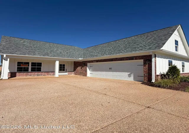 Photo 1 of Single family home for sale at 6068 Hickory Point Dr, Walls, MS 38680 | MLS# 4165231 | Listing updated on 2026-10-12