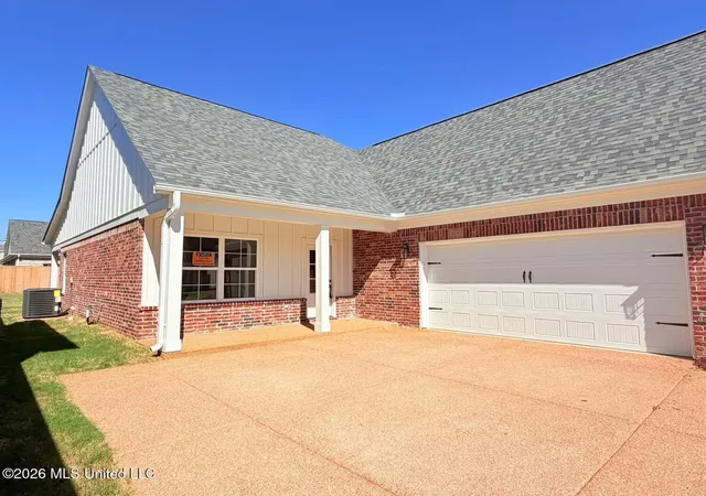 Photo 3 of Single family home for sale at 6068 Hickory Point Dr, Walls, MS 38680 | MLS# 4165231 | Listing updated on 2026-10-12