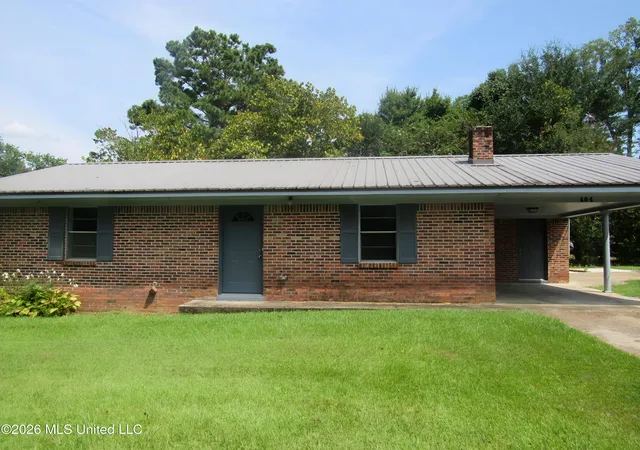 Photo 1 of Single family home for sale at 404 N Washington, Calhoun City, MS 38916 | MLS# 4162613 | Listing updated on 2026-10-17
