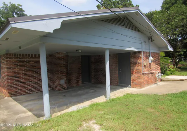 Photo 3 of Single family home for sale at 404 N Washington, Calhoun City, MS 38916 | MLS# 4162613 | Listing updated on 2026-10-17