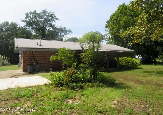 Photo 4 of Single family home for sale at 404 N Washington, Calhoun City, MS 38916 | MLS# 4162613 | Listing updated on 2026-10-17