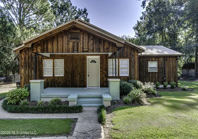Photo 1 of Single family home for sale at 313 Se 5th Avenue, Magee, MS 39111 | MLS# 4162615 | Listing updated on 2026-09-16