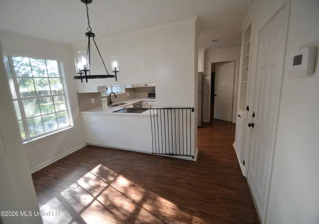 Photo 2 of Single family home for sale at 5170 Shirlwood Dr, Jackson, MS 39211 | MLS# 4163172 | Listing updated on 2026-09-30