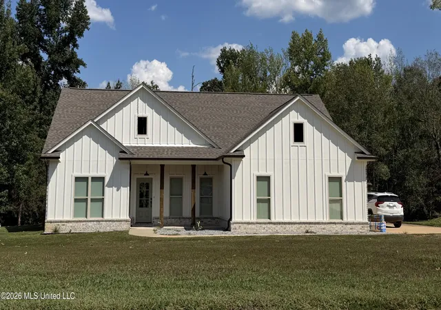 Photo 1 of Sale Pending at 232 Cross Crk Cvs, Byhalia, MS 38611 | MLS# 4162897 | Listing updated on 2026-09-21