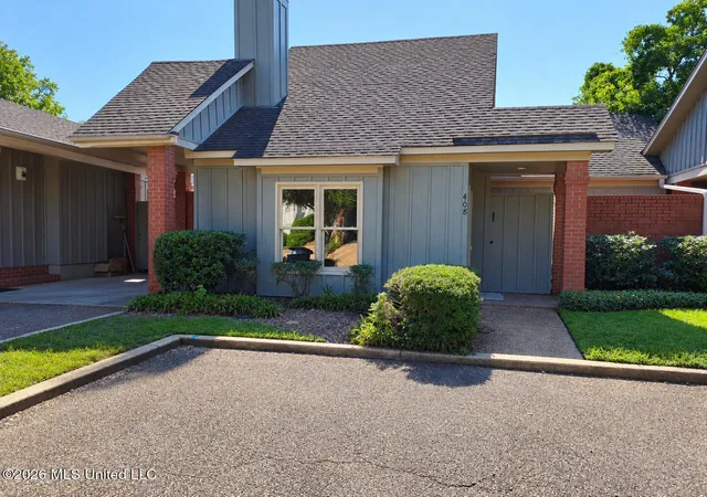 Photo 1 of Sale Pending at 408 River Pl, Jackson, MS 39211 | MLS# 4163008 | Listing updated on 2026-09-23