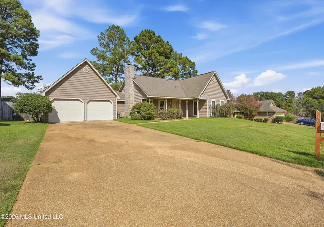 Photo 2 of Sale Pending at 39 Sun Valley Dr, Brandon, MS 39042 | MLS# 4162674 | Listing updated on 2026-10-09