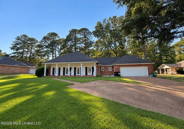 Photo 2 of Sale Pending at 207 S Pear Orchard Rd, Ridgeland, MS 39157 | MLS# 4162698 | Listing updated on 2026-10-18