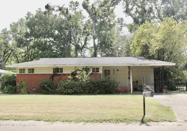 Photo 1 of Sale Pending at 23 Longview Dr, Grenada, MS 38901 | MLS# 4163347 | Listing updated on 2026-10-20