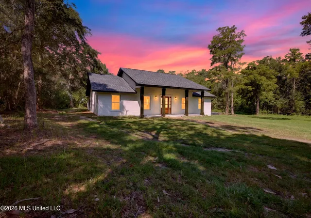 Photo 1 of Single family home for sale at 1305 Pine St, Gulfport, MS 39507 | MLS# 4163024 | Listing updated on 2026-10-10