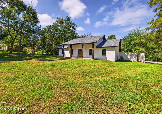 Photo 2 of Single family home for sale at 1305 Pine St, Gulfport, MS 39507 | MLS# 4163024 | Listing updated on 2026-10-10