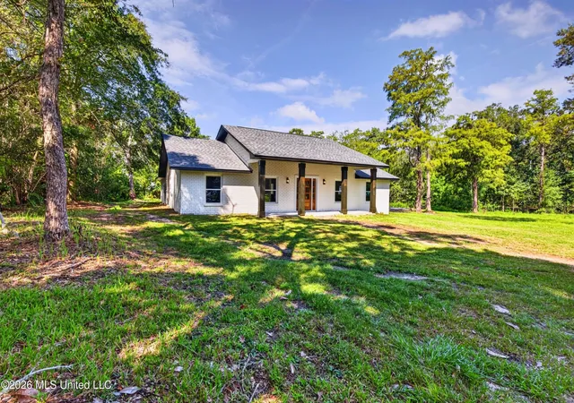 Photo 3 of Single family home for sale at 1305 Pine St, Gulfport, MS 39507 | MLS# 4163024 | Listing updated on 2026-10-10