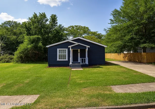 Photo 1 of Single family home for sale at 524 W Monticello St, Brookhaven, MS 39601 | MLS# 4162747 | Listing updated on 2026-09-29