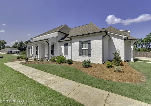 Photo 3 of Single family home for sale at 423 Pilot Cir, Brandon, MS 39047 | MLS# 4162826 | Listing updated on 2026-09-25