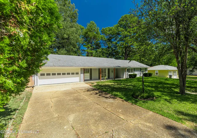 Photo 3 of Single family home for sale at 1404 Kimwood Dr, Jackson, MS 39211 | MLS# 4162781 | Listing updated on 2026-10-15