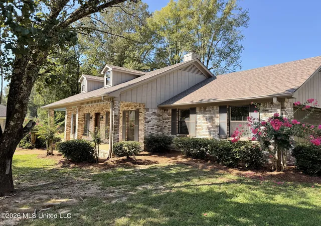 Photo 2 of Sale Pending at 16 Fawn Grv, Jackson, MS 39212 | MLS# 4162809 | Listing updated on 2026-10-02
