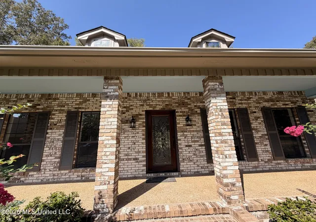 Photo 3 of Sale Pending at 16 Fawn Grv, Jackson, MS 39212 | MLS# 4162809 | Listing updated on 2026-10-02