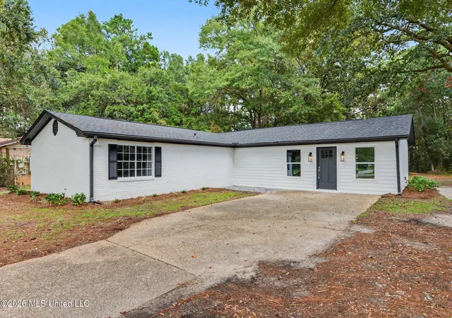 Photo 1 of Single family home for sale at 8812 Fry Point Rd, Gautier, MS 39553 | MLS# 4163246 | Listing updated on 2026-10-14