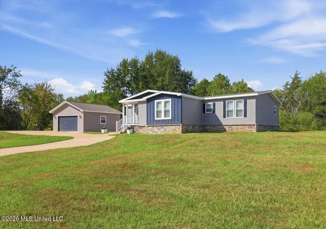 Photo 2 of Manufactured home for sale at 2089 Stump Brg Rd, Camden, MS 39045 | MLS# 4162863 | Listing updated on 2026-09-18