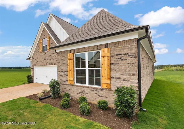 Photo 3 of Single family home for sale at 957 Coahoma Ct, Nesbit, MS 38651 | MLS# 4163090 | Listing updated on 2026-09-21