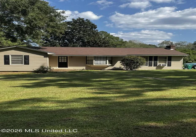 Photo 1 of Single family home for sale at 211 Ave B, Brookhaven, MS 39601 | MLS# 4162891 | Listing updated on 2026-10-06