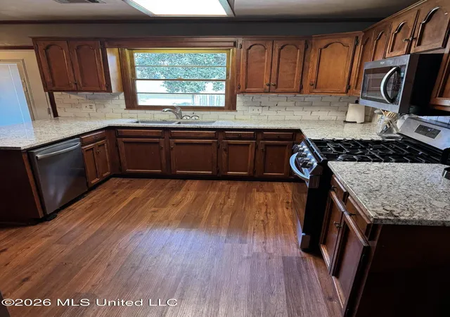 Photo 2 of Single family home for sale at 211 Ave B, Brookhaven, MS 39601 | MLS# 4162891 | Listing updated on 2026-10-06