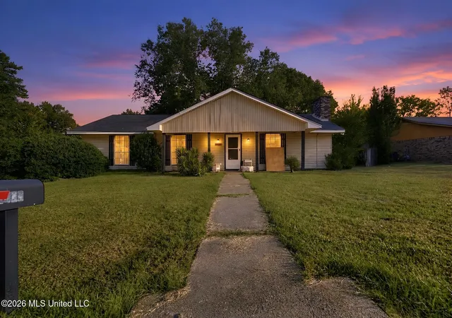 Photo 1 of Single family home for sale at 5424 Brookhollow Dr, Jackson, MS 39212 | MLS# 4164341 | Listing updated on 2026-10-20