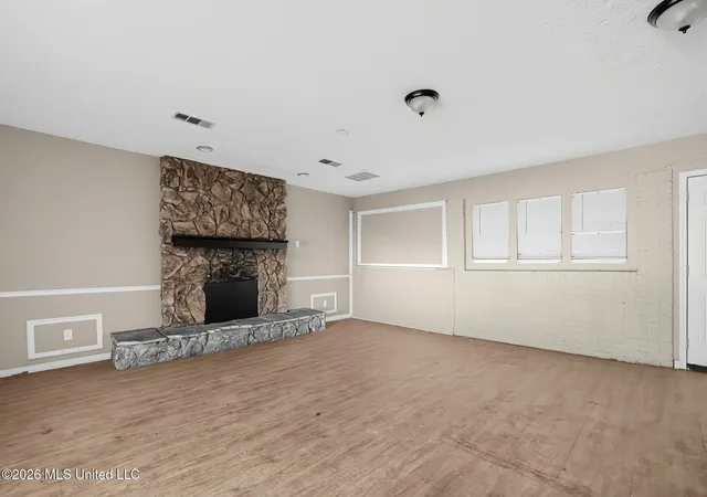 Photo 2 of Single family home for sale at 5424 Brookhollow Dr, Jackson, MS 39212 | MLS# 4164341 | Listing updated on 2026-10-20