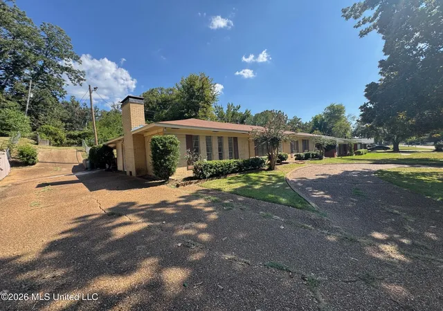 Photo 3 of Single family home for sale at 2032 Wildwood Ter, Yazoo City, MS 39194 | MLS# 4162931 | Listing updated on 2026-09-18