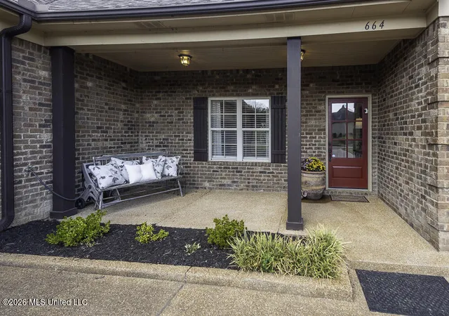 Photo 2 of Sale Pending at 664 Robertson Way, Hernando, MS 38632 | MLS# 4162936 | Listing updated on 2026-09-24