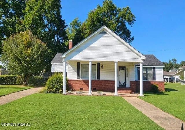 Photo 1 of Sale Pending at 104 E South Ave, Crenshaw, MS 38621 | MLS# 4163009 | Listing updated on 2026-10-16