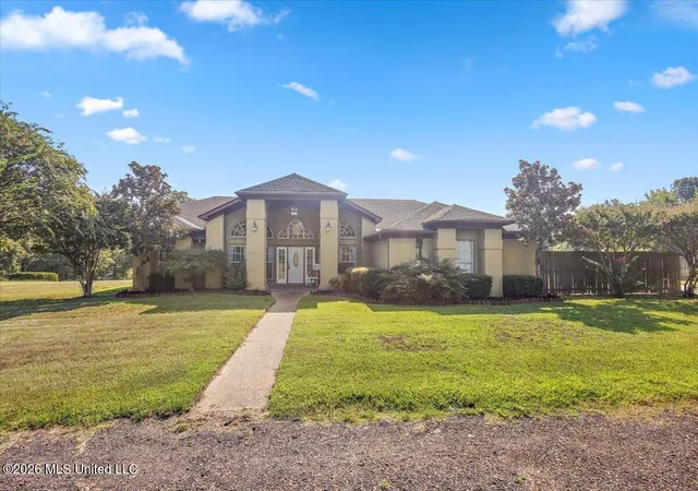 Photo 2 of Sale Pending at 14265 Harrison Dr, Byhalia, MS 38611 | MLS# 4163036 | Listing updated on 2026-09-22