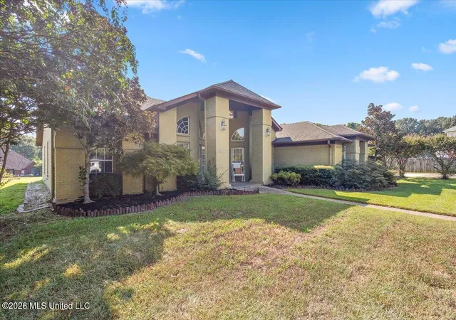 Photo 3 of Sale Pending at 14265 Harrison Dr, Byhalia, MS 38611 | MLS# 4163036 | Listing updated on 2026-09-22