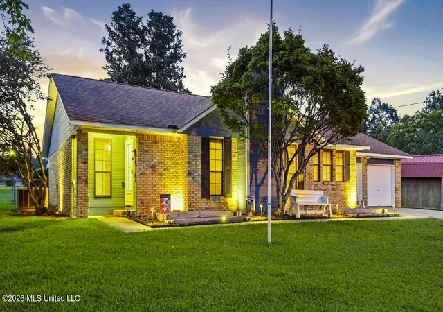 Photo 2 of Sale Pending at 7 Angela Cir, Petal, MS 39465 | MLS# 4163046 | Listing updated on 2026-10-01