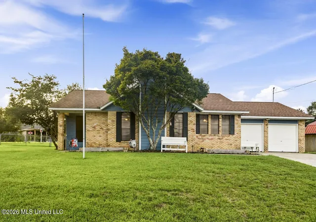 Photo 3 of Sale Pending at 7 Angela Cir, Petal, MS 39465 | MLS# 4163046 | Listing updated on 2026-10-01