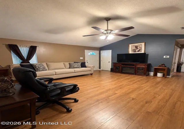 Photo 3 of Sale Pending at 7424 Grace Blvd, Horn Lake, MS 38637 | MLS# 4163546 | Listing updated on 2026-10-14