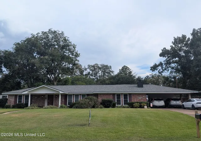 Photo 2 of Sale Pending at 202 Jeff Davis Blvd, Natchez, MS 39120 | MLS# 4163161 | Listing updated on 2026-09-25