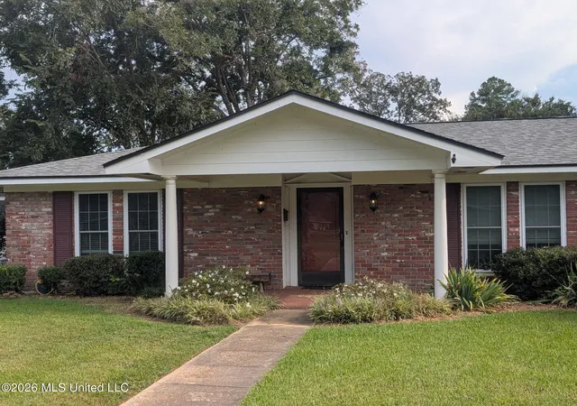 Photo 3 of Sale Pending at 202 Jeff Davis Blvd, Natchez, MS 39120 | MLS# 4163161 | Listing updated on 2026-09-25