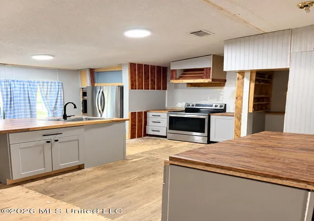 Photo 3 of Manufactured home for sale at 24587 Willow Ln, Gulfport, MS 39503 | MLS# 4163059 | Listing updated on 2026-10-14