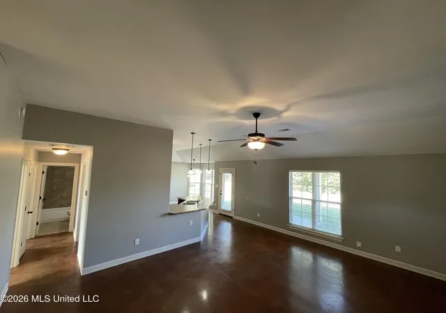 Photo 2 of Sale Pending at 8723 Smith Ranch Dr, Southaven, MS 38671 | MLS# 4163137 | Listing updated on 2026-10-03