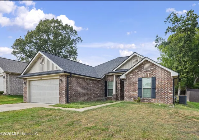 Photo 1 of Sale Pending at 1744 Grayce Dr, Southaven, MS 38671 | MLS# 4163049 | Listing updated on 2026-09-29