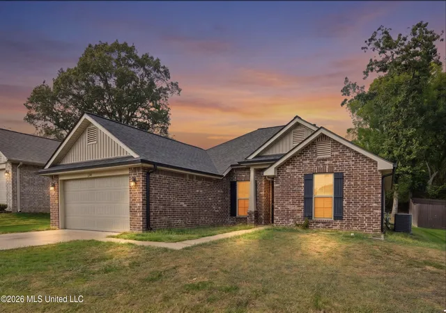 Photo 2 of Sale Pending at 1744 Grayce Dr, Southaven, MS 38671 | MLS# 4163049 | Listing updated on 2026-09-29