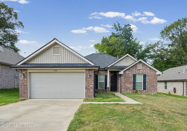 Photo 3 of Sale Pending at 1744 Grayce Dr, Southaven, MS 38671 | MLS# 4163049 | Listing updated on 2026-09-29